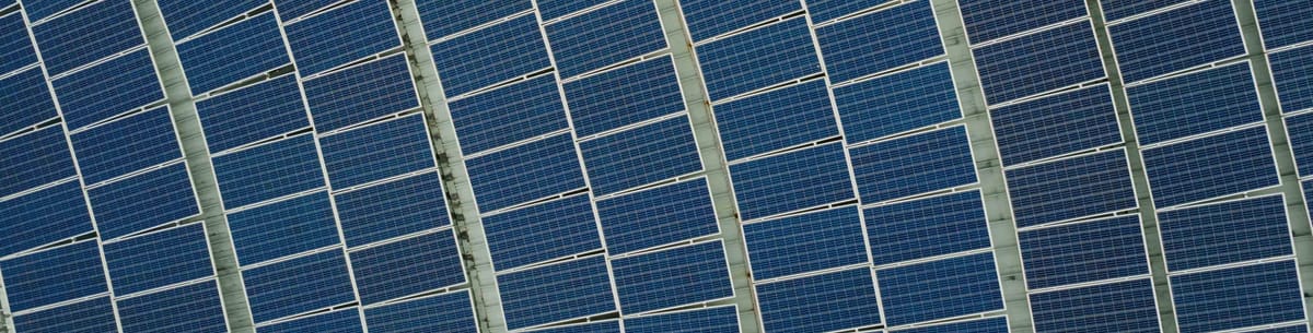 Prix Négatifs de l'Énergie Solaire : Comment Transformer ce Défi en Opportunité